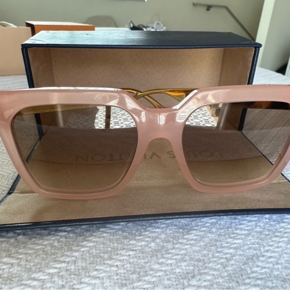 Louis Vuitton Sunglasses - Picture 3 of 8
